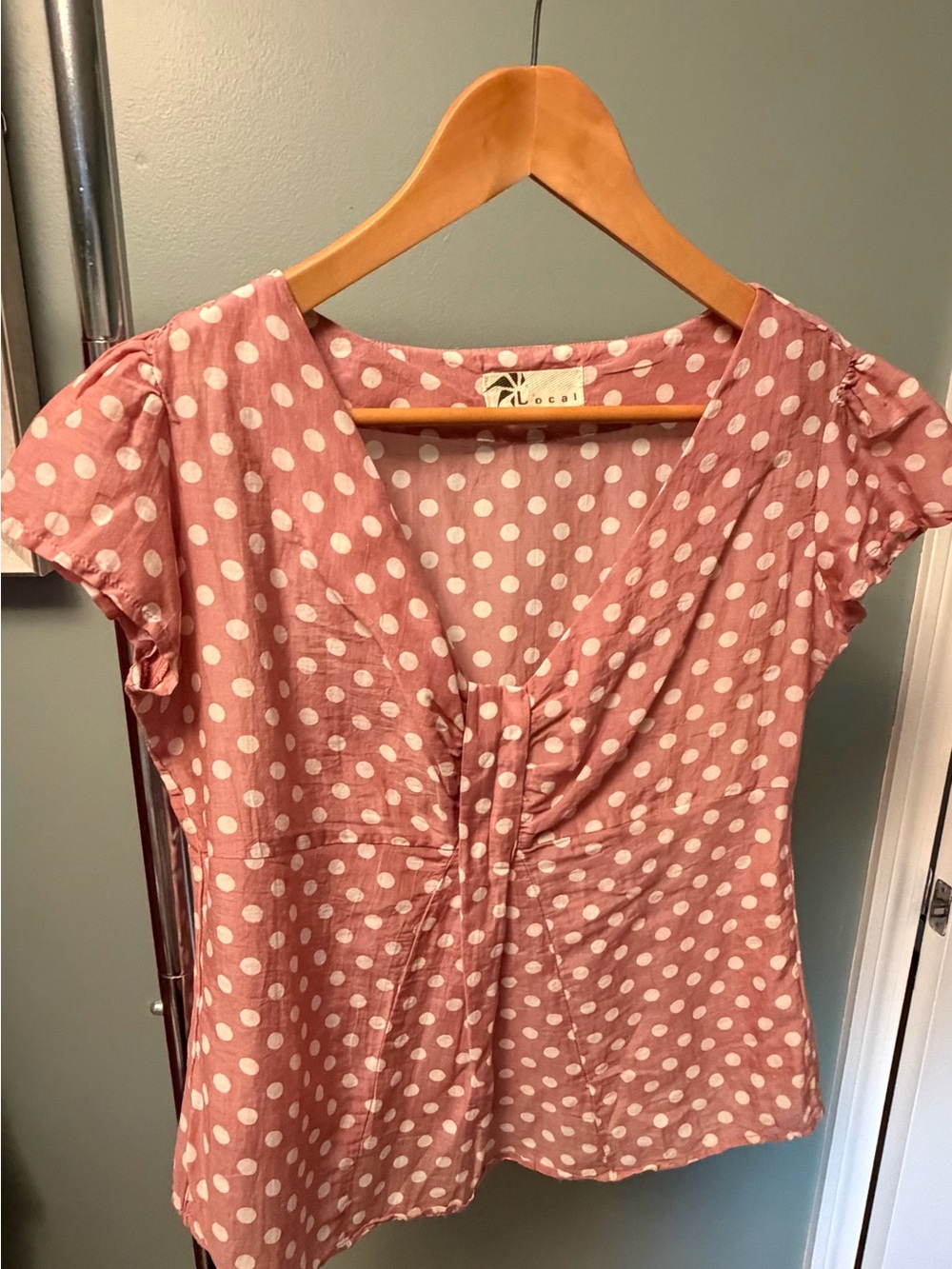 Polka Dot V-Neck Cap Sleeve Blouse in Dusty Pink